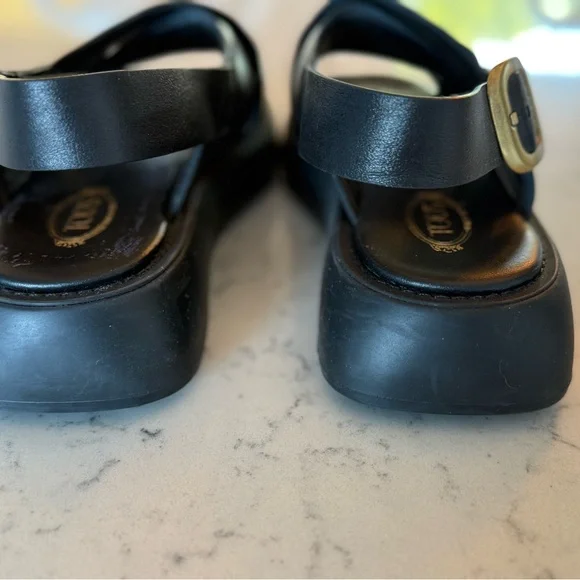Tod’s black leather, crisscross sandal. Current to the brand. - Picture 6 of 9
